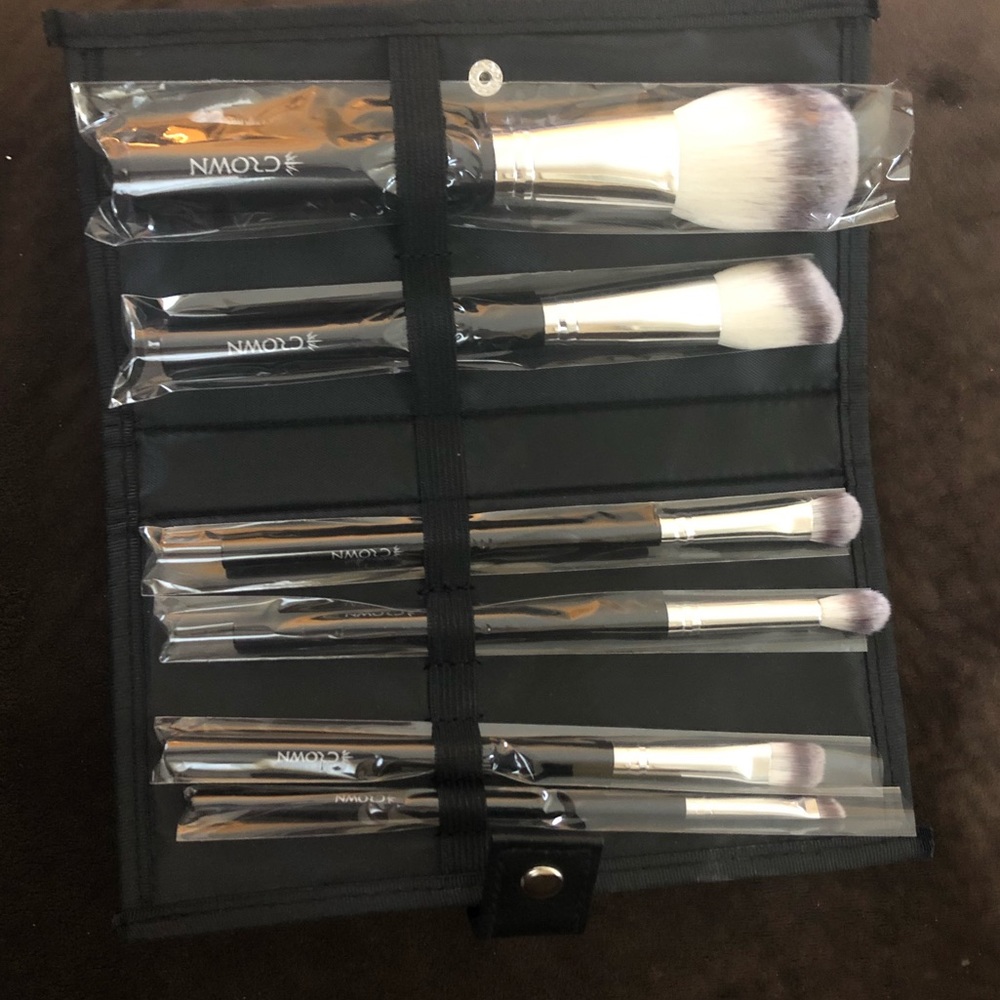 Crown pro makeup brushes